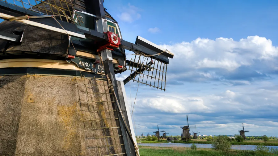 Kinderdijk Windmills: UNESCO World Heritage, History & Inside Look